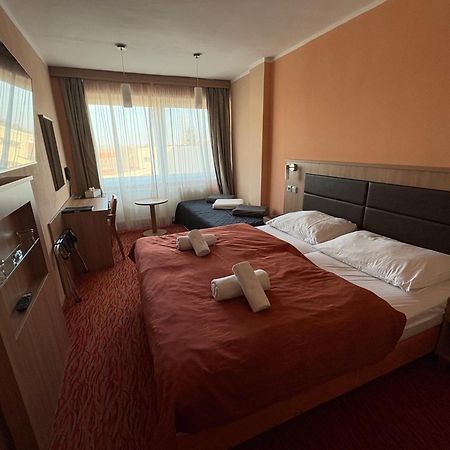 Hotel Opera Jaromerice nad Rokytnou Экстерьер фото