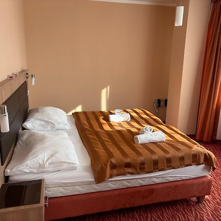 Hotel Opera Jaromerice nad Rokytnou Экстерьер фото