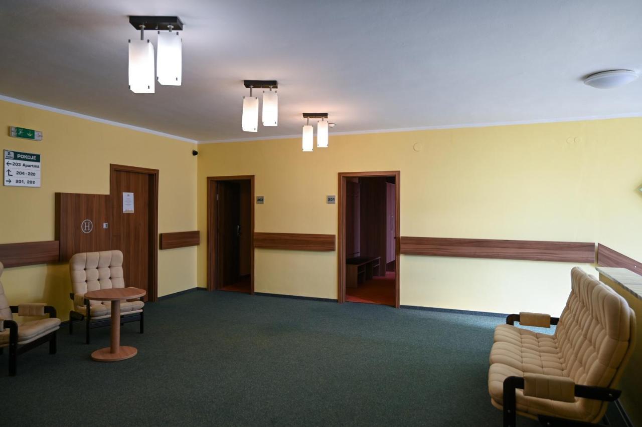 Hotel Opera Jaromerice nad Rokytnou Экстерьер фото