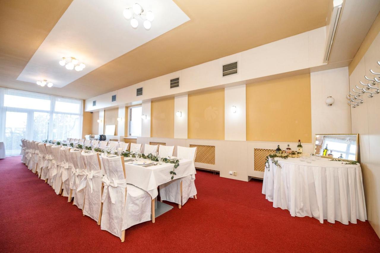 Hotel Opera Jaromerice nad Rokytnou Экстерьер фото