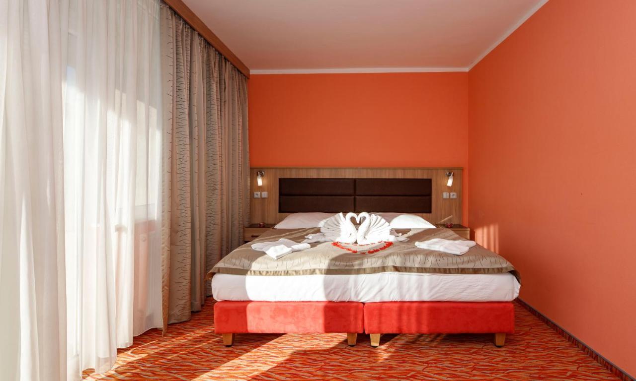Hotel Opera Jaromerice nad Rokytnou Экстерьер фото