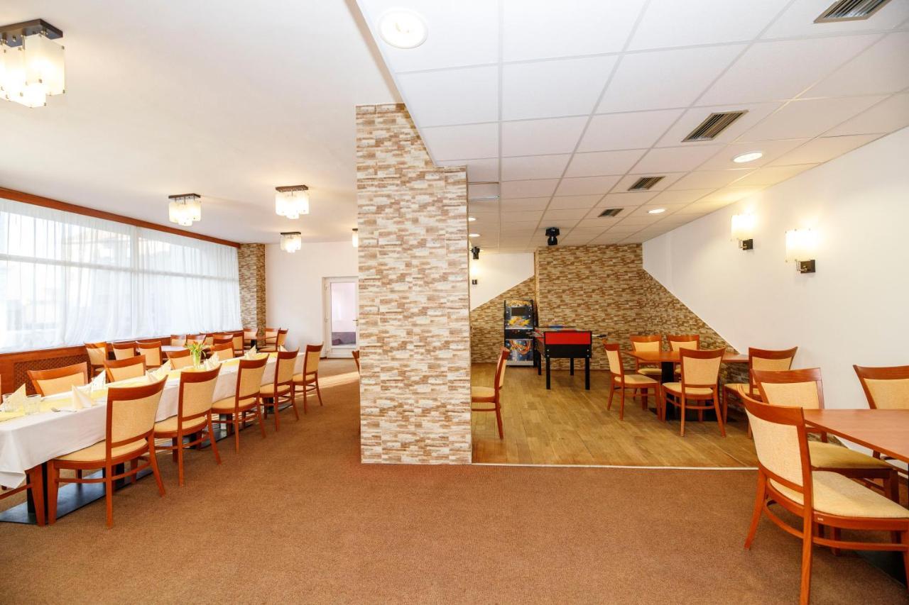 Hotel Opera Jaromerice nad Rokytnou Экстерьер фото
