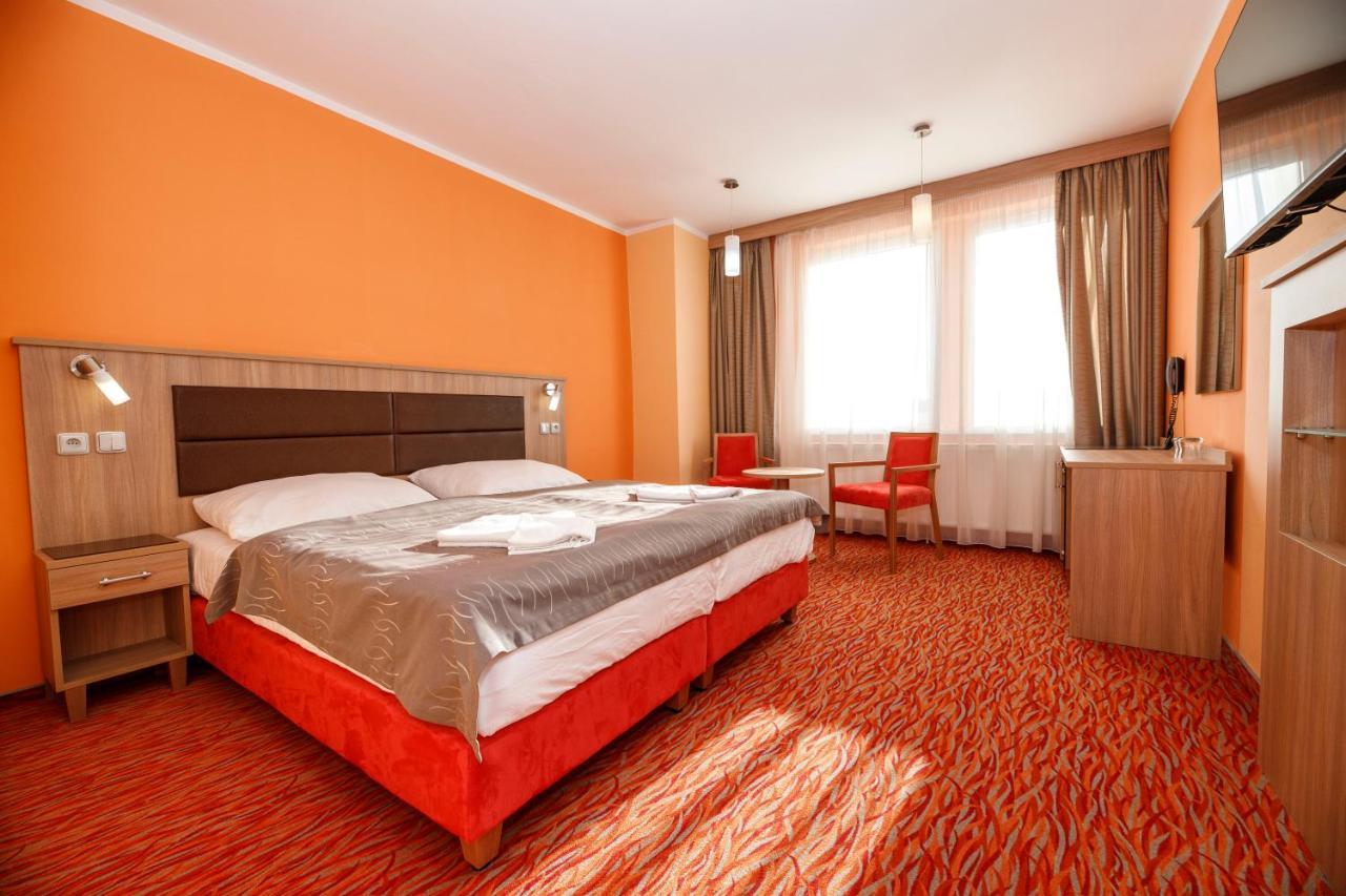 Hotel Opera Jaromerice nad Rokytnou Экстерьер фото