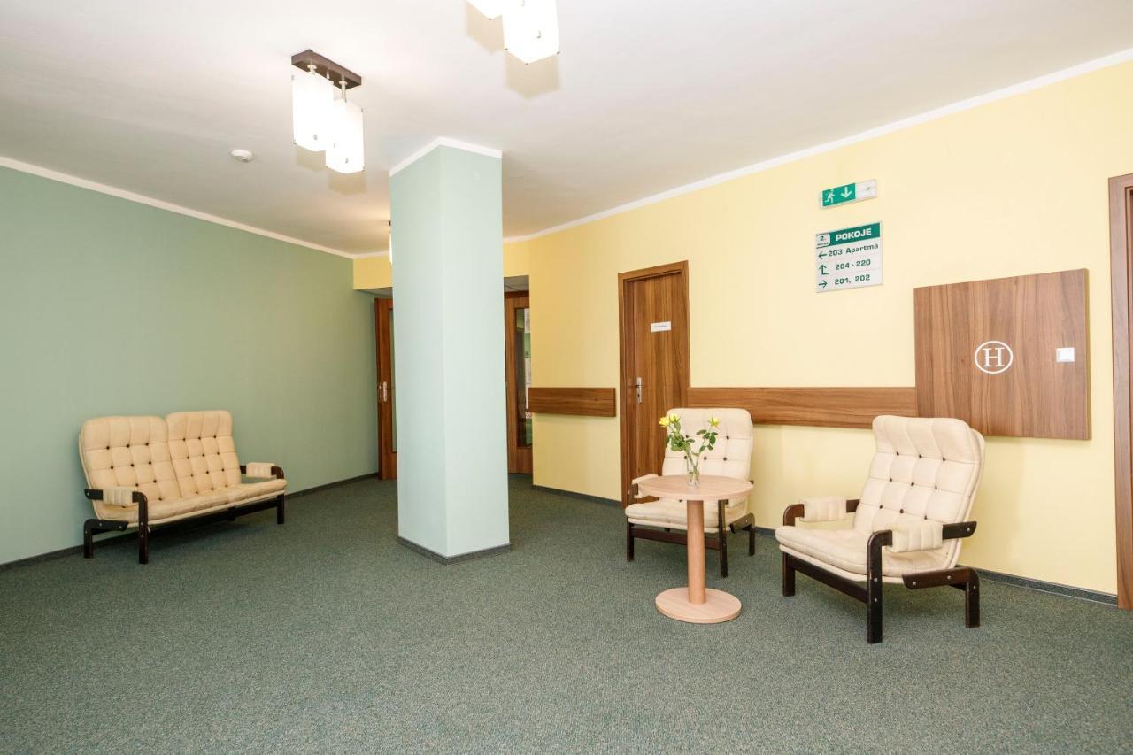 Hotel Opera Jaromerice nad Rokytnou Экстерьер фото