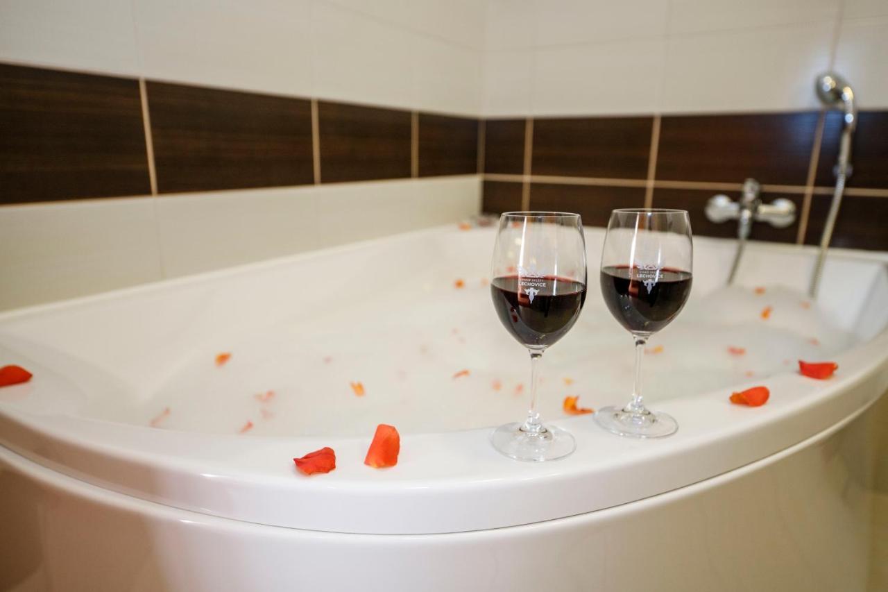 Hotel Opera Jaromerice nad Rokytnou Экстерьер фото