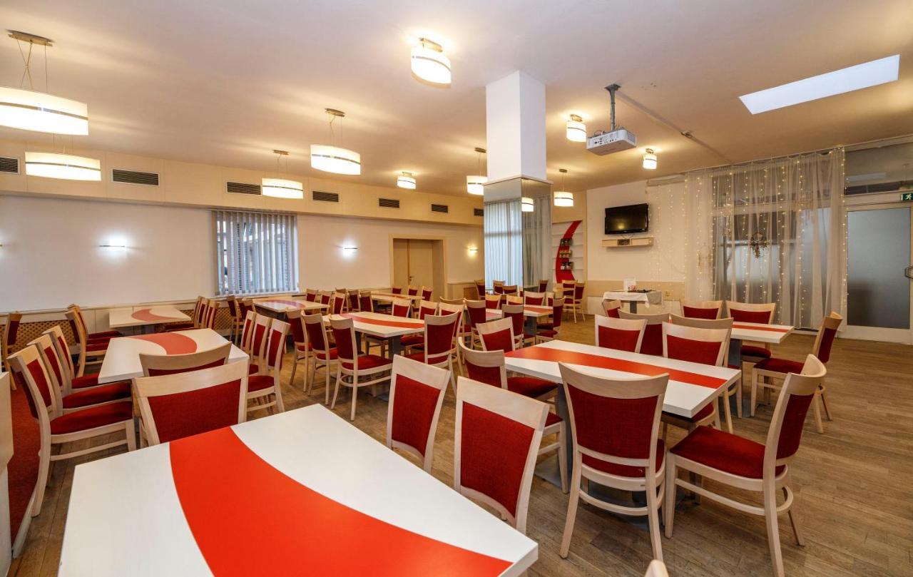 Hotel Opera Jaromerice nad Rokytnou Экстерьер фото