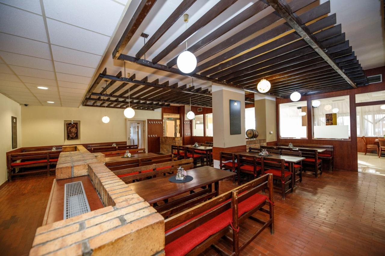 Hotel Opera Jaromerice nad Rokytnou Экстерьер фото