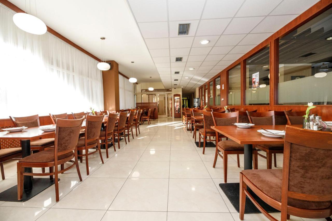 Hotel Opera Jaromerice nad Rokytnou Экстерьер фото