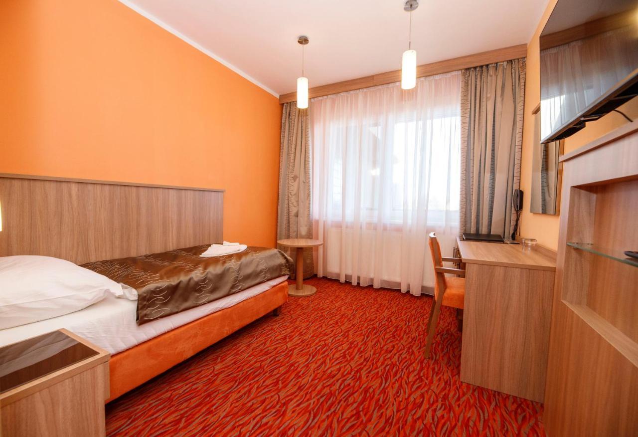 Hotel Opera Jaromerice nad Rokytnou Экстерьер фото