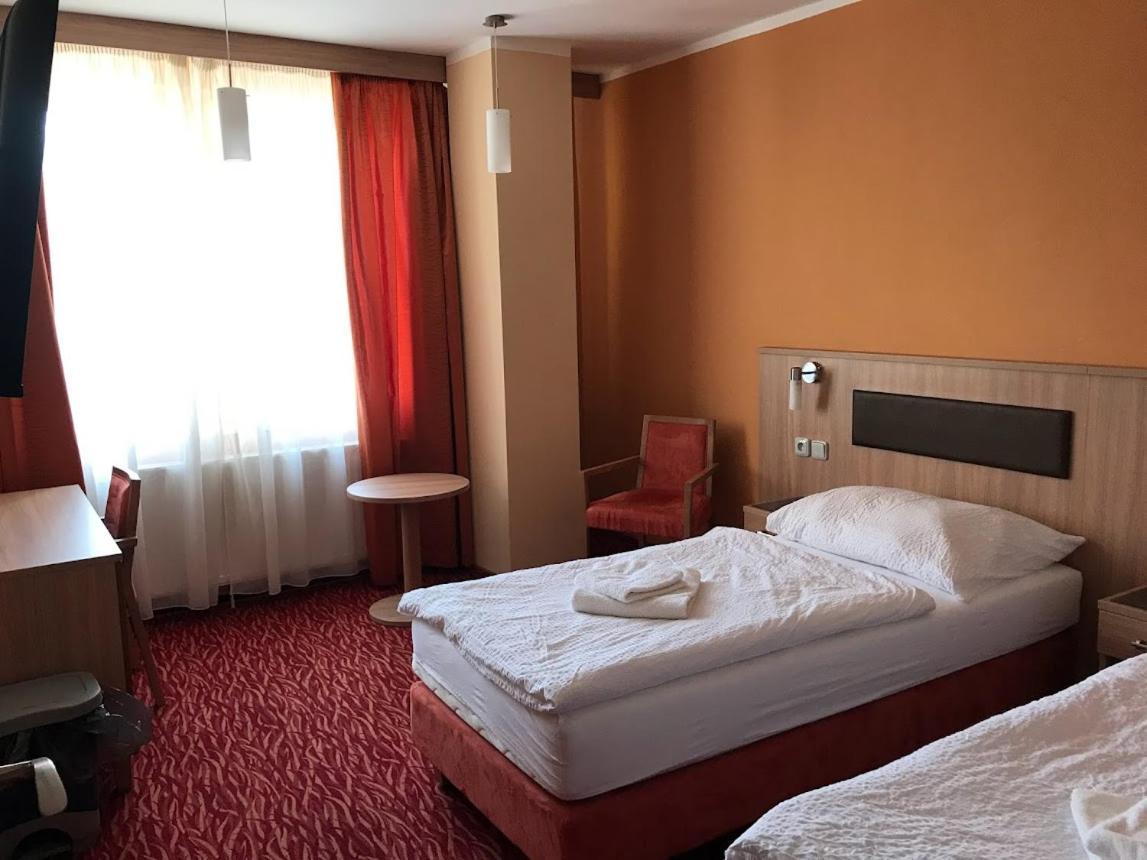 Hotel Opera Jaromerice nad Rokytnou Экстерьер фото