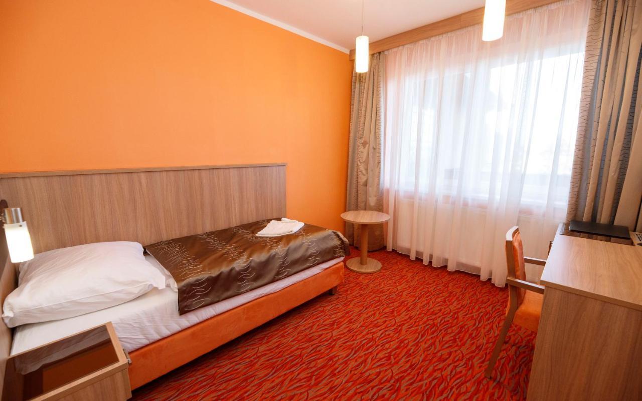 Hotel Opera Jaromerice nad Rokytnou Экстерьер фото