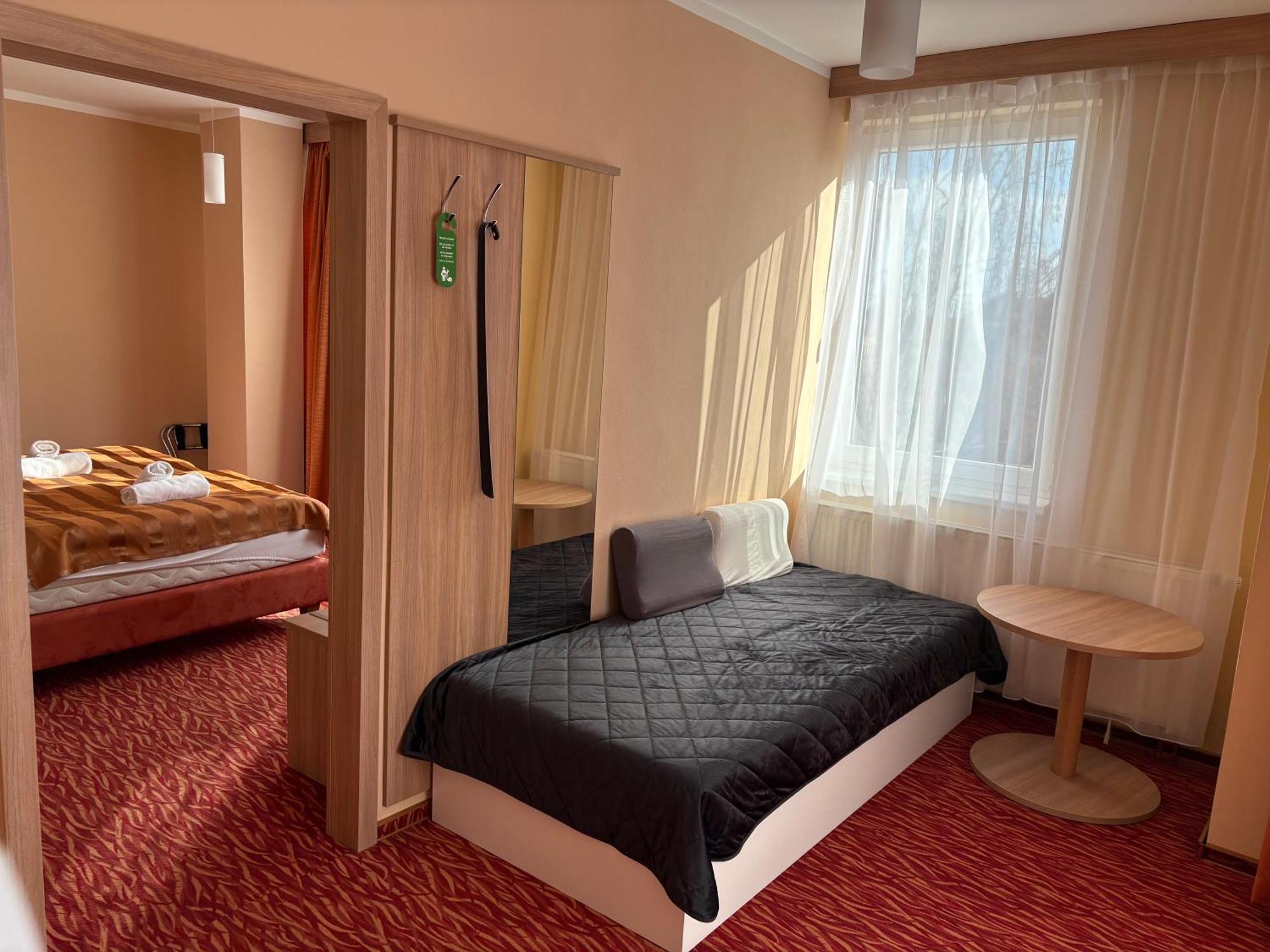 Hotel Opera Jaromerice nad Rokytnou Экстерьер фото