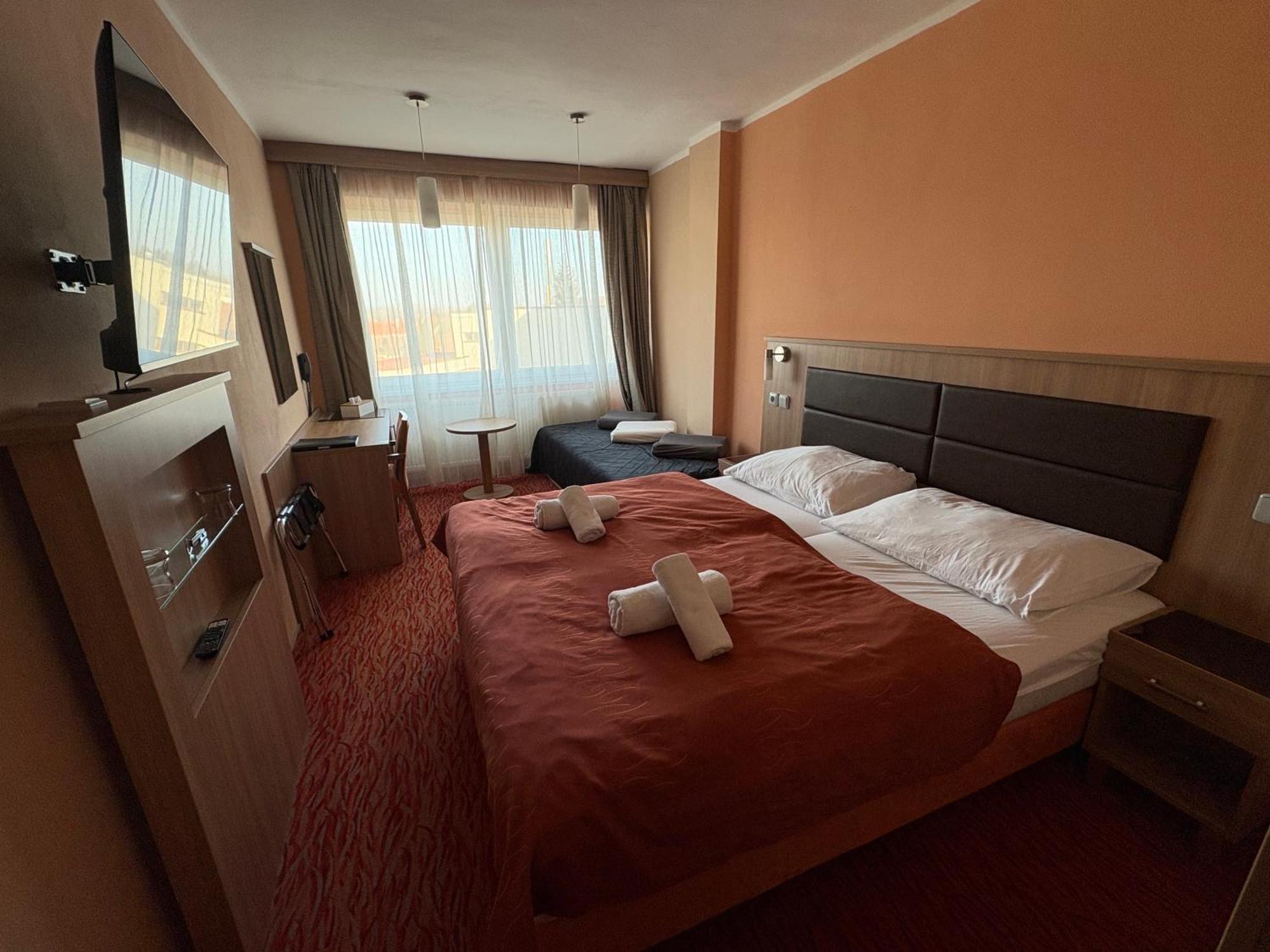 Hotel Opera Jaromerice nad Rokytnou Экстерьер фото