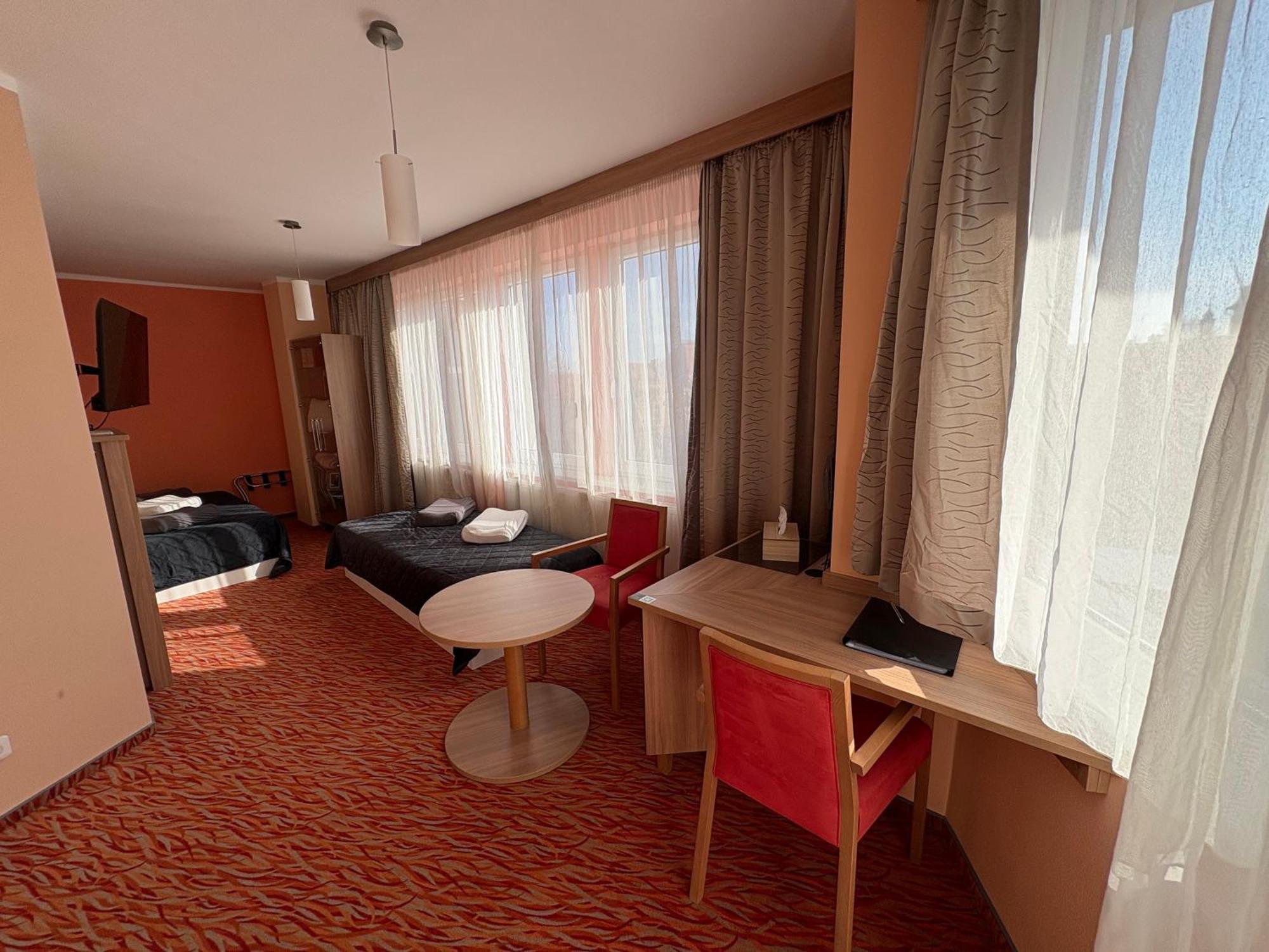 Hotel Opera Jaromerice nad Rokytnou Экстерьер фото
