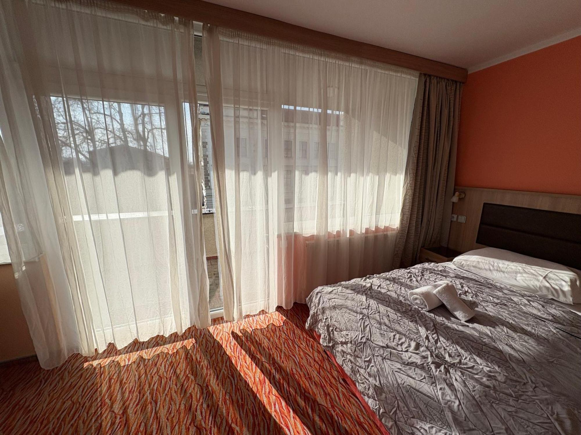 Hotel Opera Jaromerice nad Rokytnou Экстерьер фото