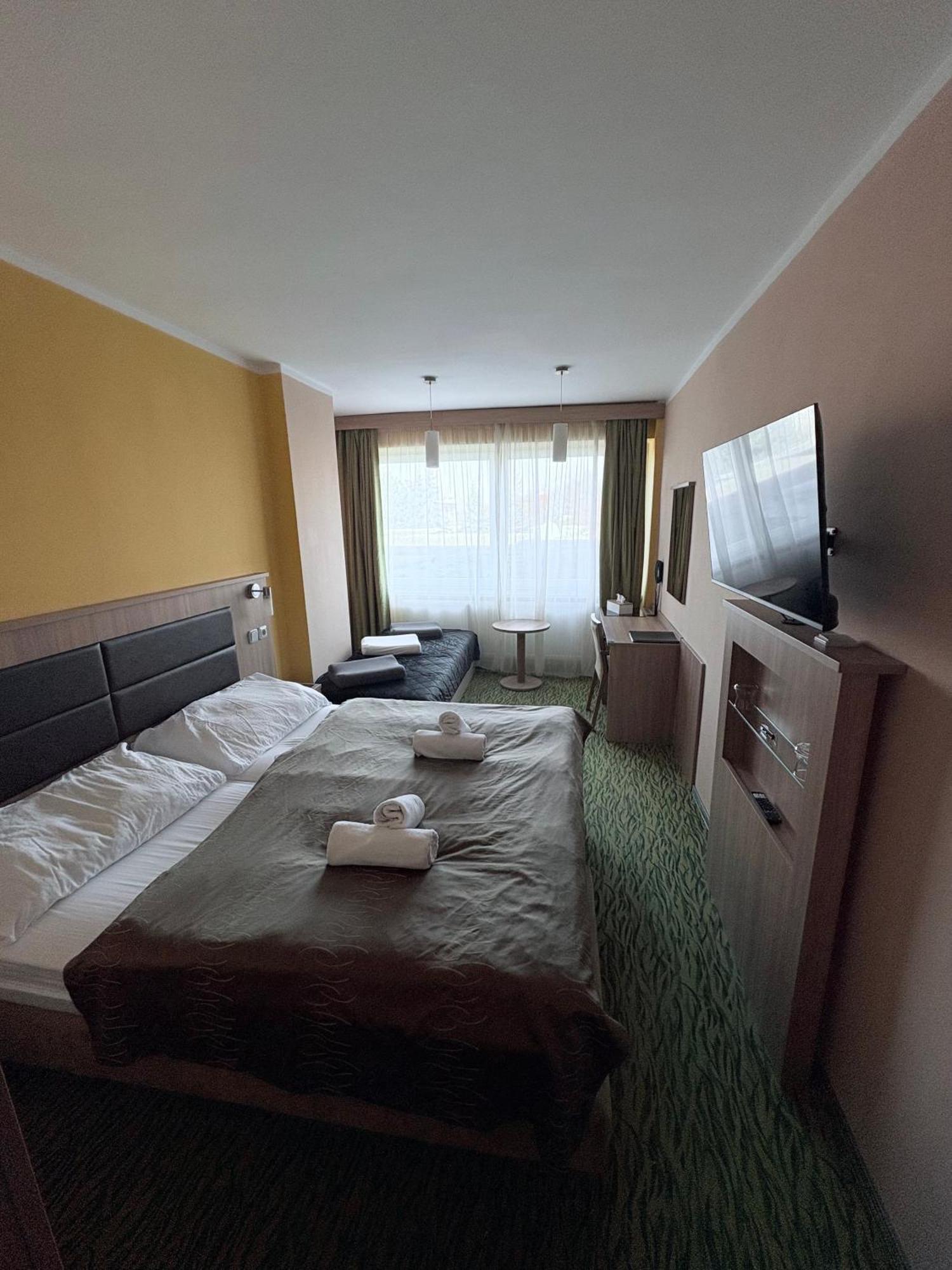 Hotel Opera Jaromerice nad Rokytnou Экстерьер фото