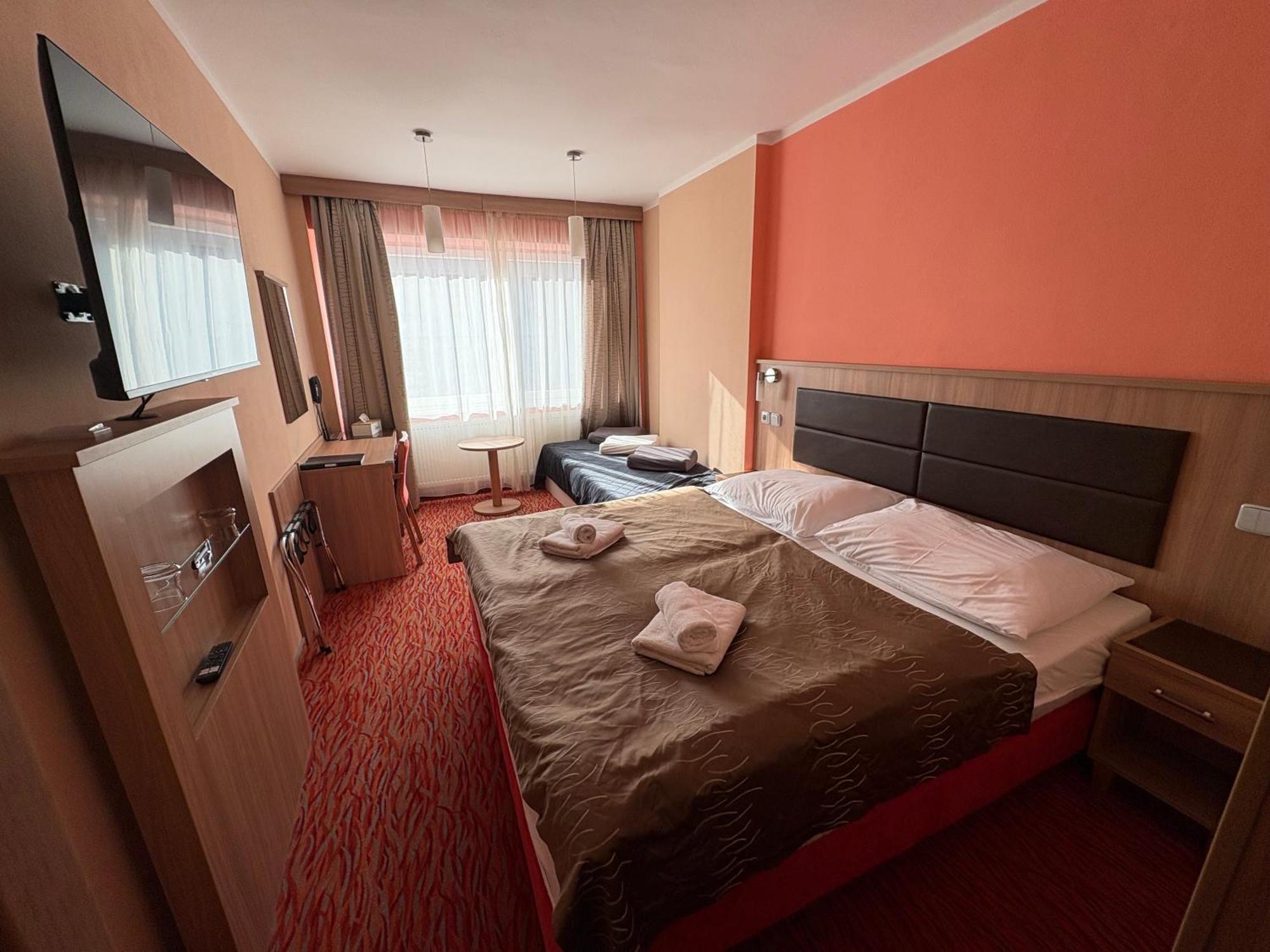 Hotel Opera Jaromerice nad Rokytnou Экстерьер фото